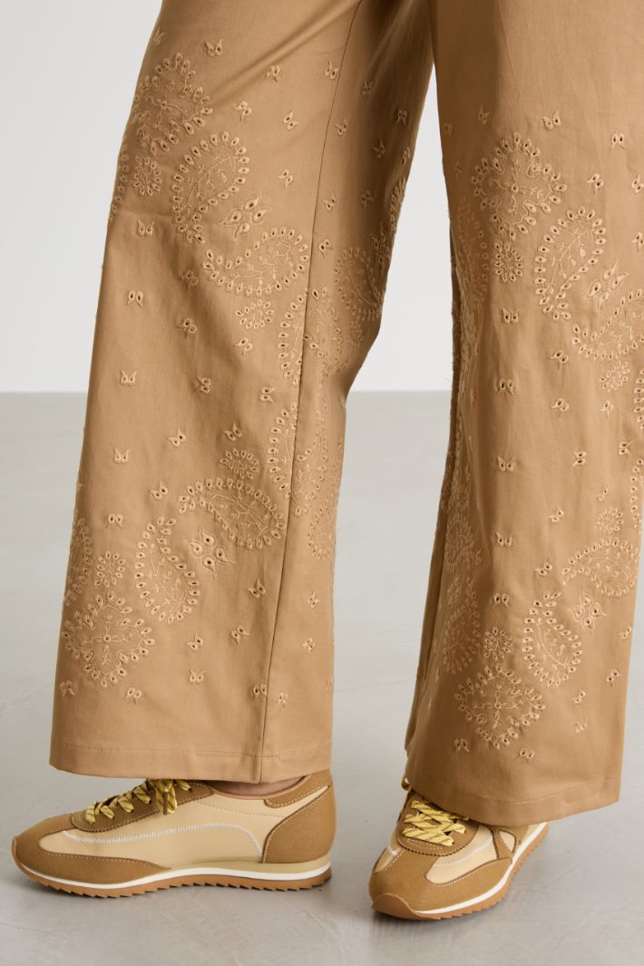 Embroidered gabardine trousers Intrend - 3