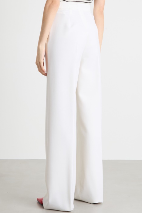 Pantalone con bottoni decorativi