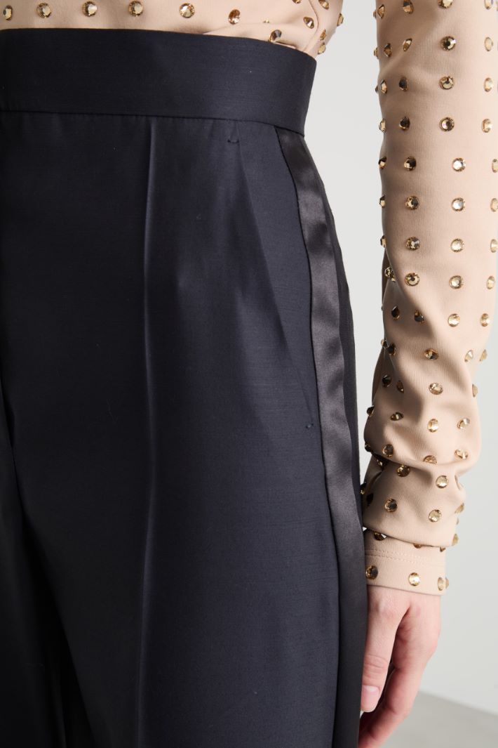 Straight-fit trousers in matte satin Intrend - 3