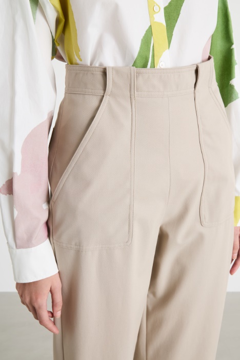 Pantalón de talle alto de sarga