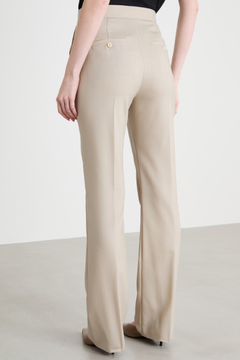 Pantalón slim con bolsillos