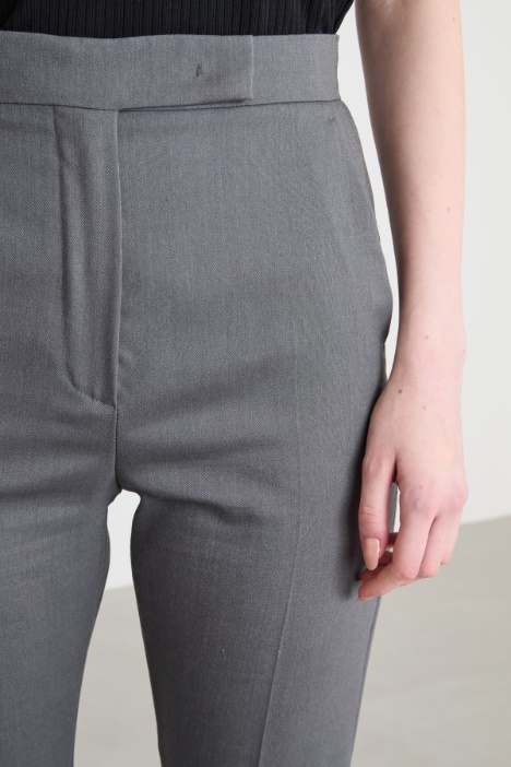 Pantalone slim con tasche