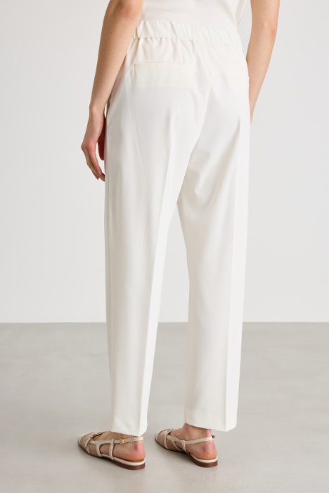 Pantalón de corte carrot de sarga