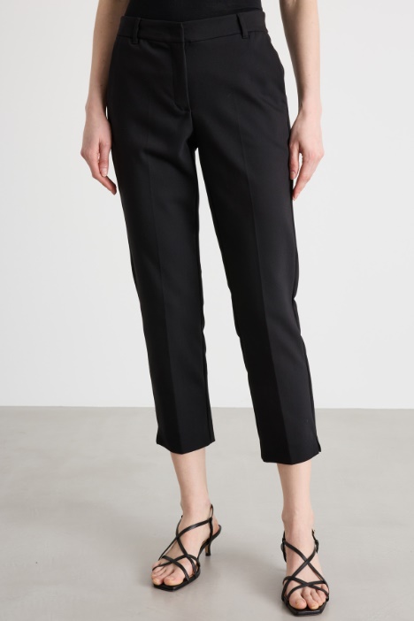 Pantalone a sigaretta con spacchi