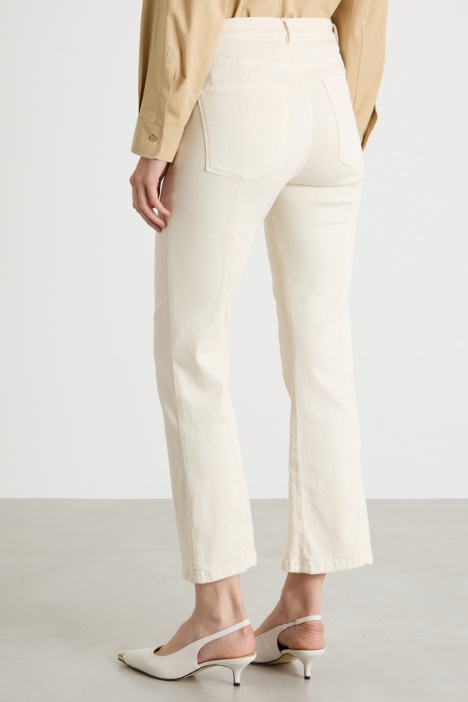 Pantalone con fondo svasato