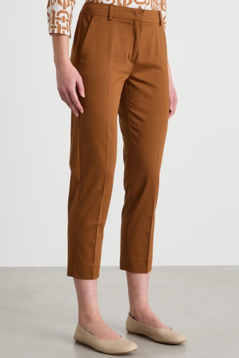Pantalone crop in raso stretch