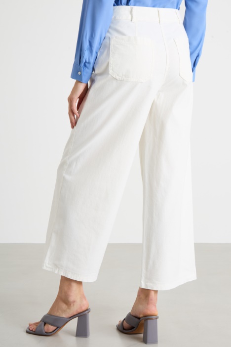 Pantalone crop con tasche