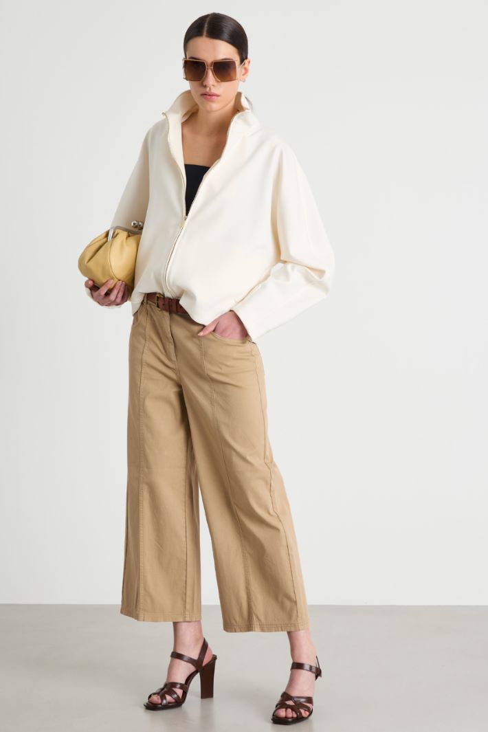Pantalone crop con tasche Intrend