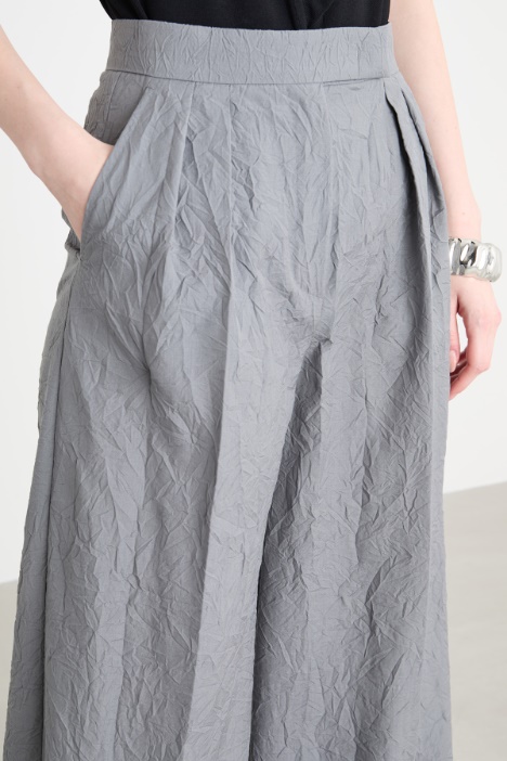 Pantalone palazzo con pieghe