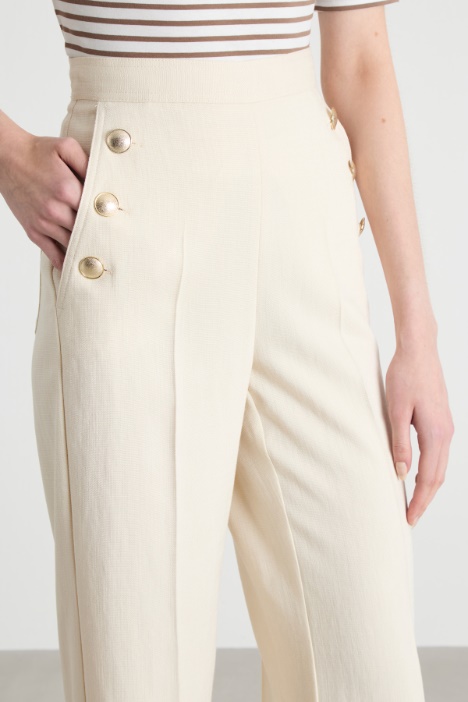 Pantalone con bottoni laterali
