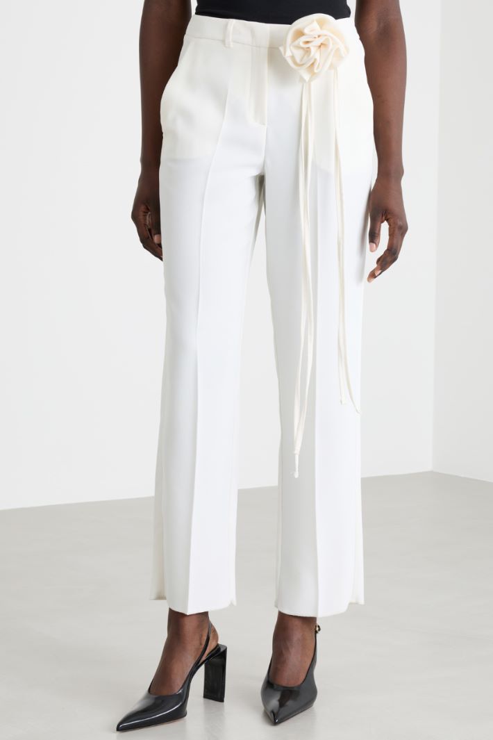 Pantalone con applicazione floreale Intrend - 2