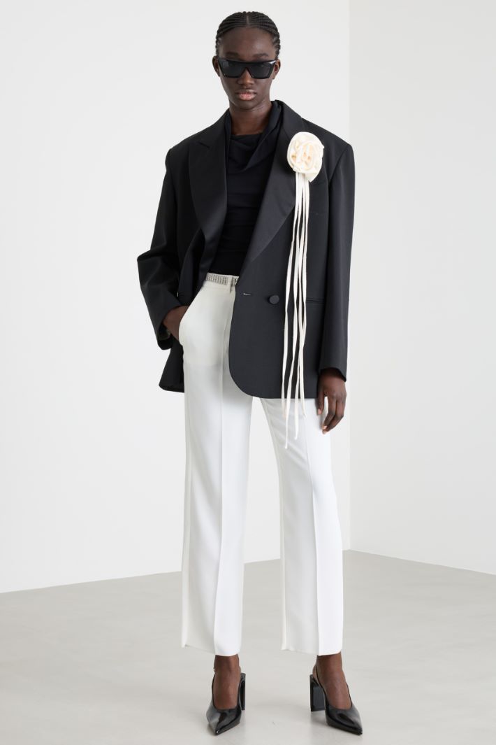 Pantalone con applicazione floreale Intrend