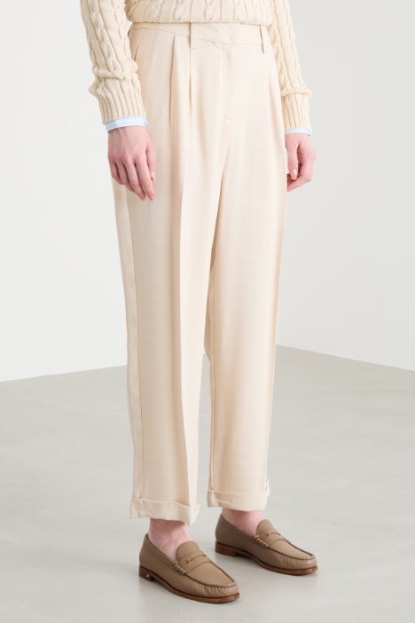 Pantalones carrot de tejido fluido