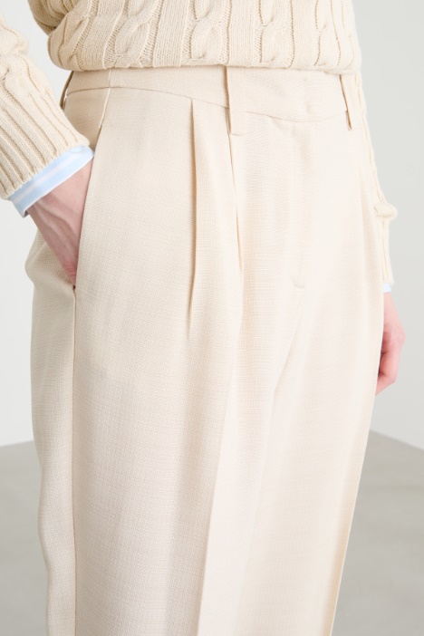 Pantalones carrot de tejido fluido