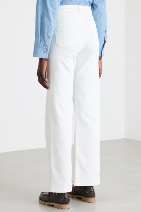 Pantalone stretch con tasche applicate