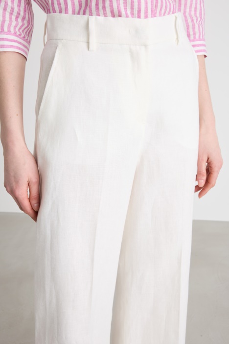 Pantalone ampio con piega stirata