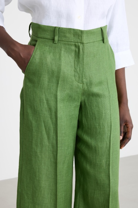 Pantalone ampio con piega stirata
