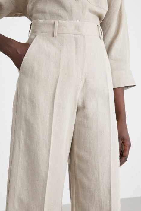 Pantalón amplio con raya planchada