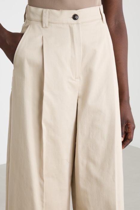 Pantalón ancho de gabardina