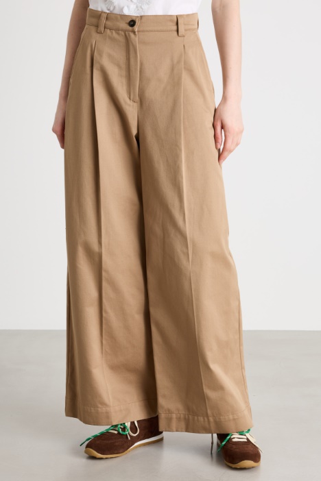 Pantalón ancho de gabardina