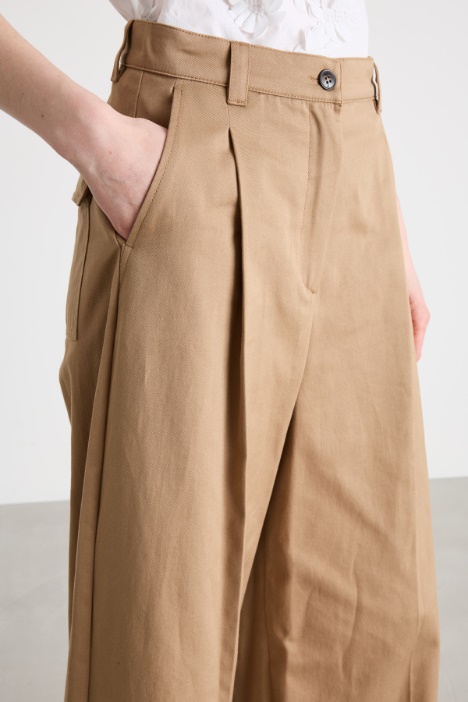 Pantalón ancho de gabardina