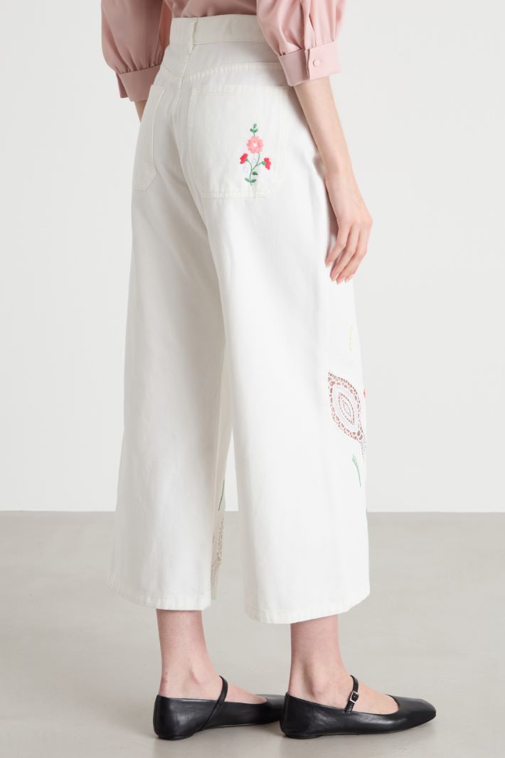 Floral-embroidered trousers Intrend - 4