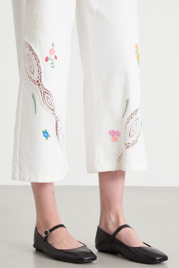 Floral-embroidered trousers Intrend - 3