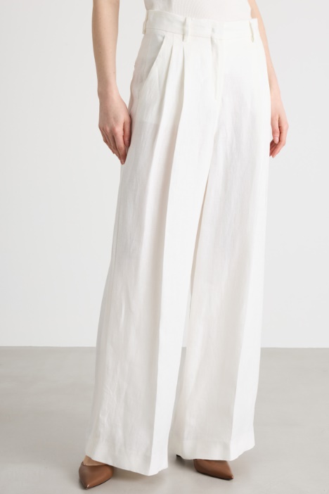 Pantalón amplio con doble pinza
