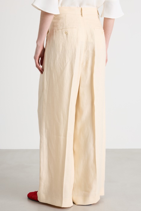 Pantalón amplio con doble pinza