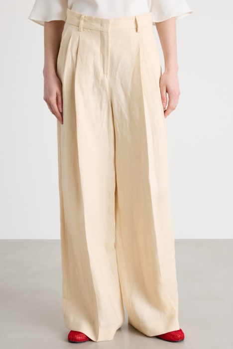 Pantalón amplio con doble pinza
