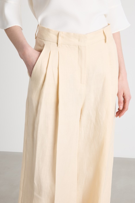 Pantalón amplio con doble pinza