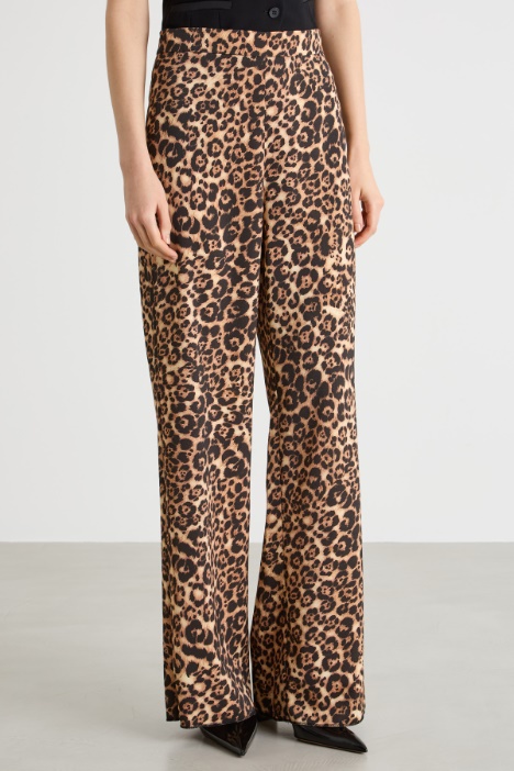 Pantalón amplio de tejido fluido