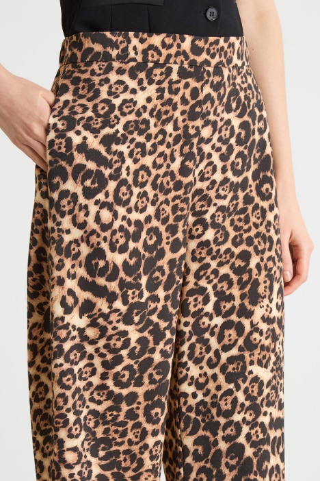 Pantalón amplio de tejido fluido