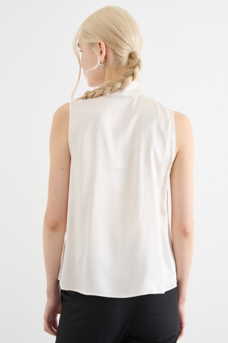 Top con cuello foulard