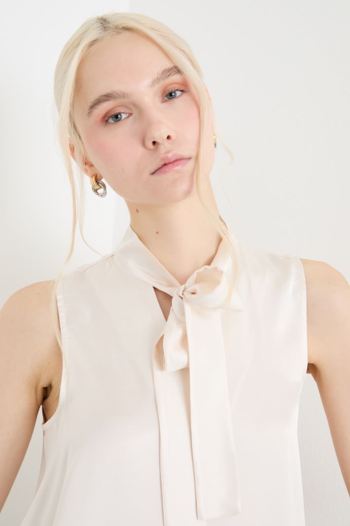 Scarf-neck top Intrend - 3