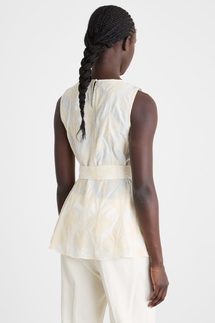 Top in mussola ricamata Intrend - 4