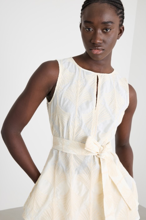 Top de muselina bordada