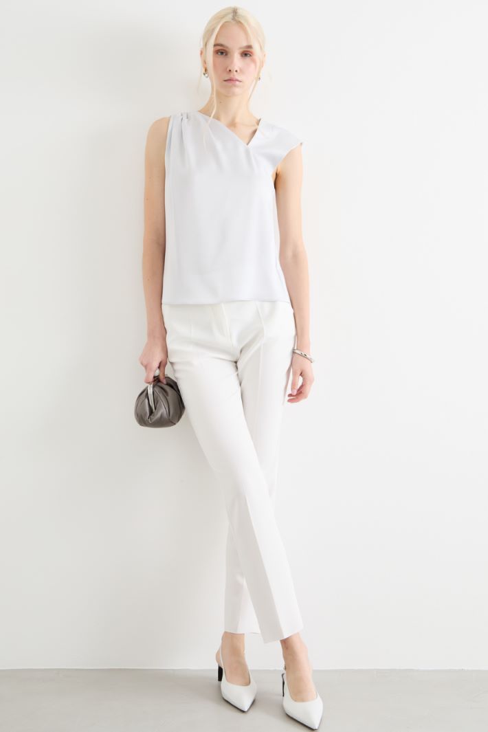 Asymmetric satin top Intrend