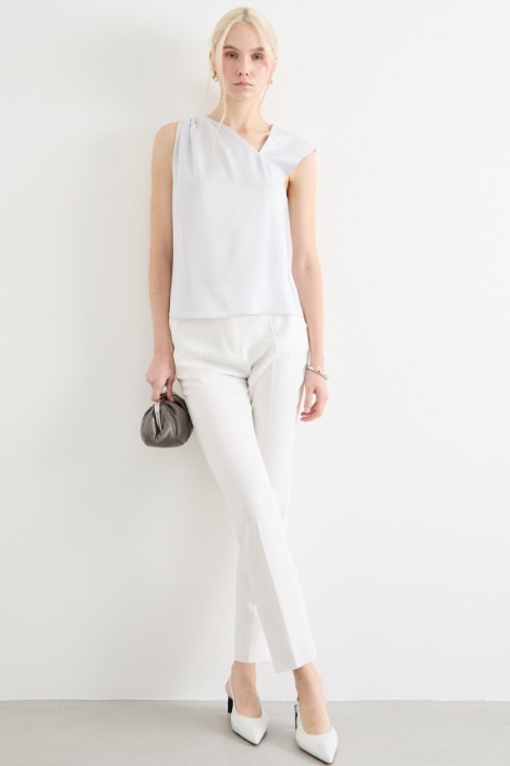 Asymmetric satin top Intrend