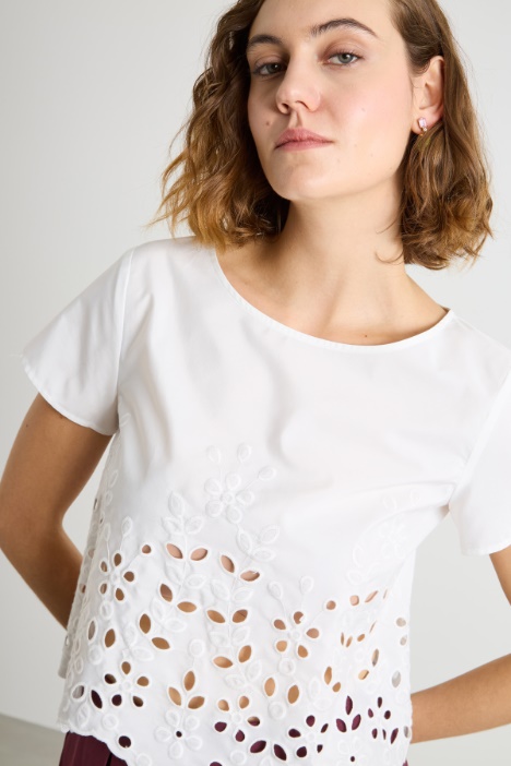 Top in taffettà ricamato