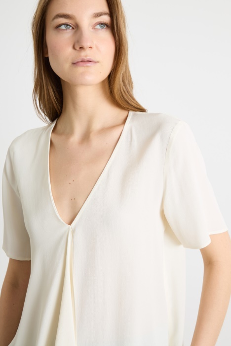 Blusa con volant asimmetrico