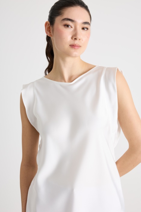 Blusa in raso con volant laterali