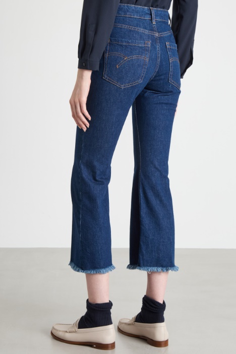 Jeans crop sfrangiati