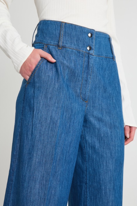 Jeans ampio con baschina