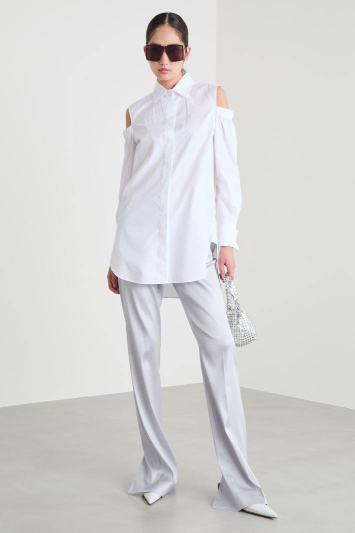 Shoulder cut-out shirt Intrend