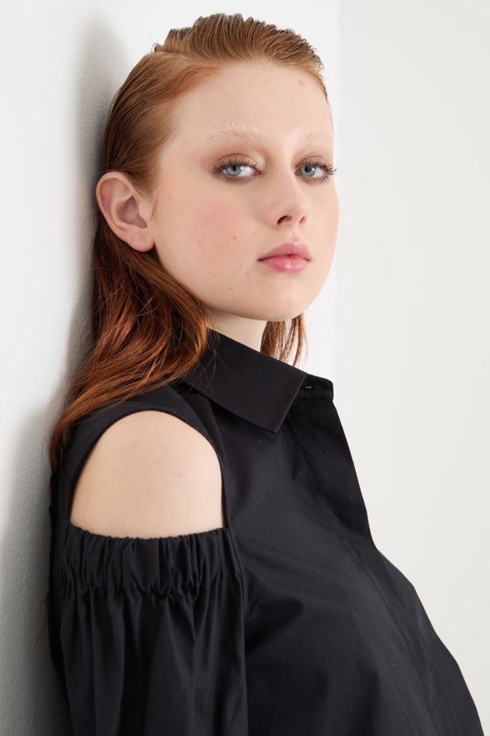 Shoulder cut-out shirt Intrend - 3