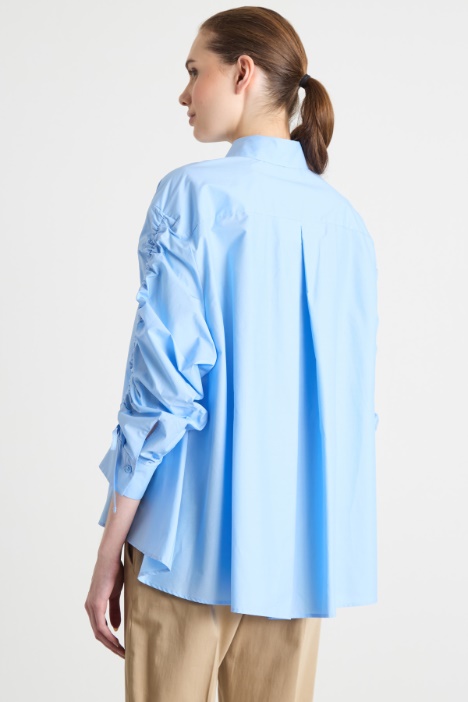 Blusa con cordón ajustable