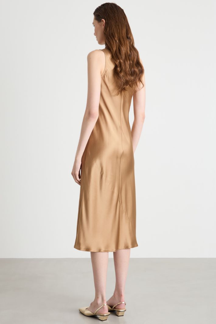 Flowing satin dress Intrend - 4