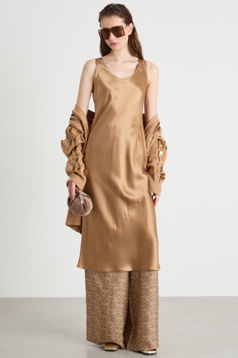 Flowing satin dress Intrend