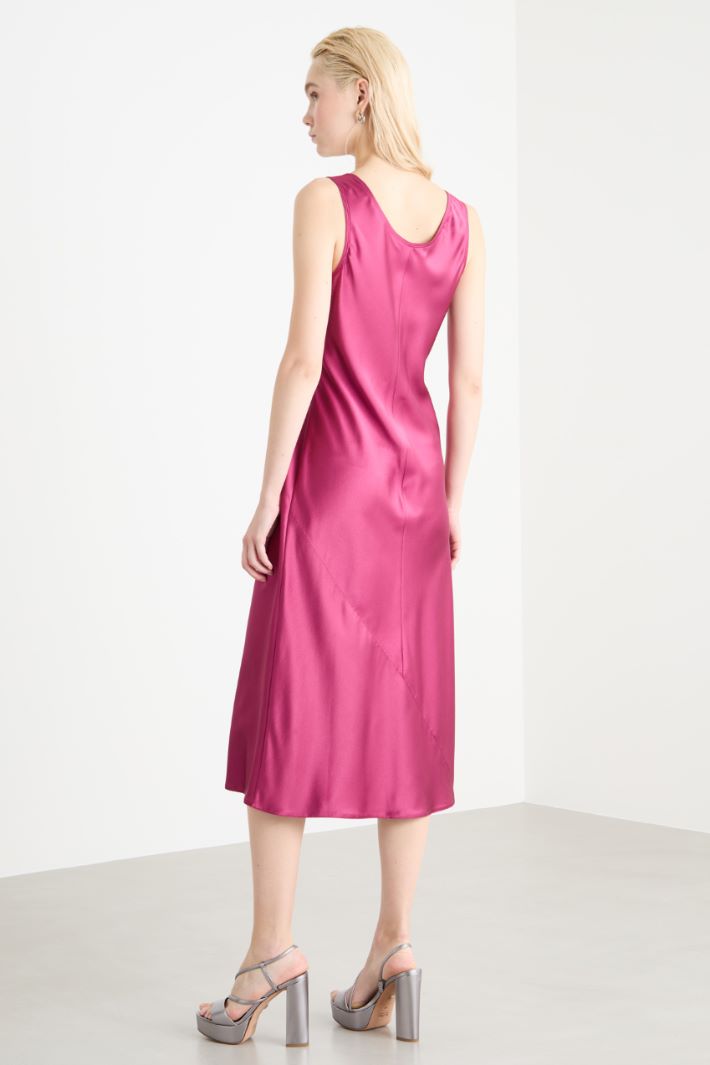 Flowing satin dress Intrend - 4